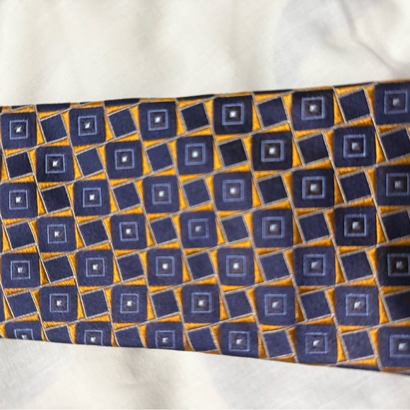 Hugo Boss Blue and Gold Patterned Tie - Picture 1 of 4